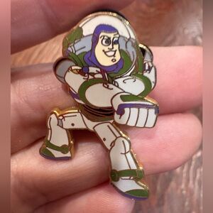DISNEY Pin Shooting Laser Buzz Lightyear - circa 2002 WDW - VINTAGE & RARE